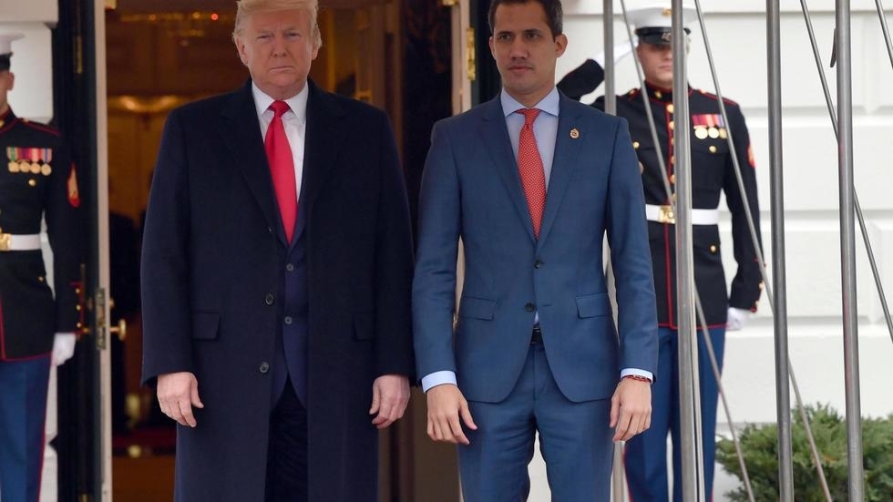 L’opposant Guaido doit pouvoir rentrer en sécurité au Venezuela, avertit Washington