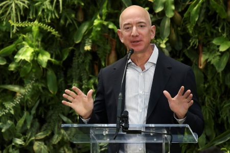 Le PDG d'Amazon promet 10 milliards de dollars pour le climat