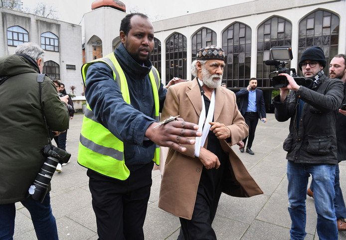 Agression du muezzin de la mosquée de Londres: le suspect inculpé