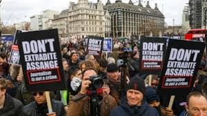 Assange: ses avocats dénoncent son traitement en prison