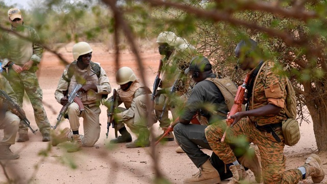 Burkina: les milices d'autodéfense pointées du doigt dans la tuerie de Barga