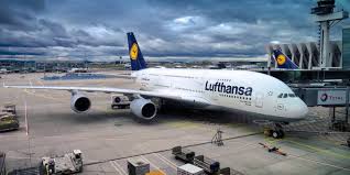 Coronavirus: Lufthansa va réduire de jusqu’à 90% ses capacités de vols long courrier (groupe)