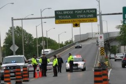 La fermeture de la frontière Canada/Etats-Unis attendue dans la nuit de vendredi