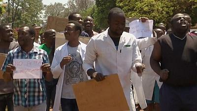 Coronavirus au Zimbabwe : les infirmiers en grève pour dénoncer le manque d'équipements