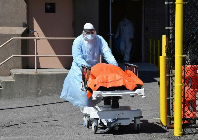 Coronavirus en France: plus de 5.300 morts, dont près de 900 en maisons de retraite