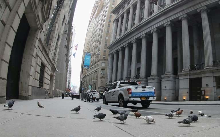 Vivre seul et sans contact physique avec d'autres humains, le lourd coût du confinement