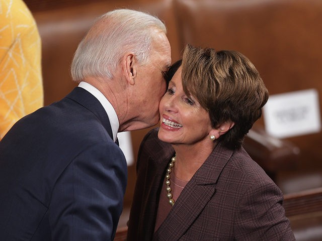 Présidentielle US: Pelosi rallie Biden