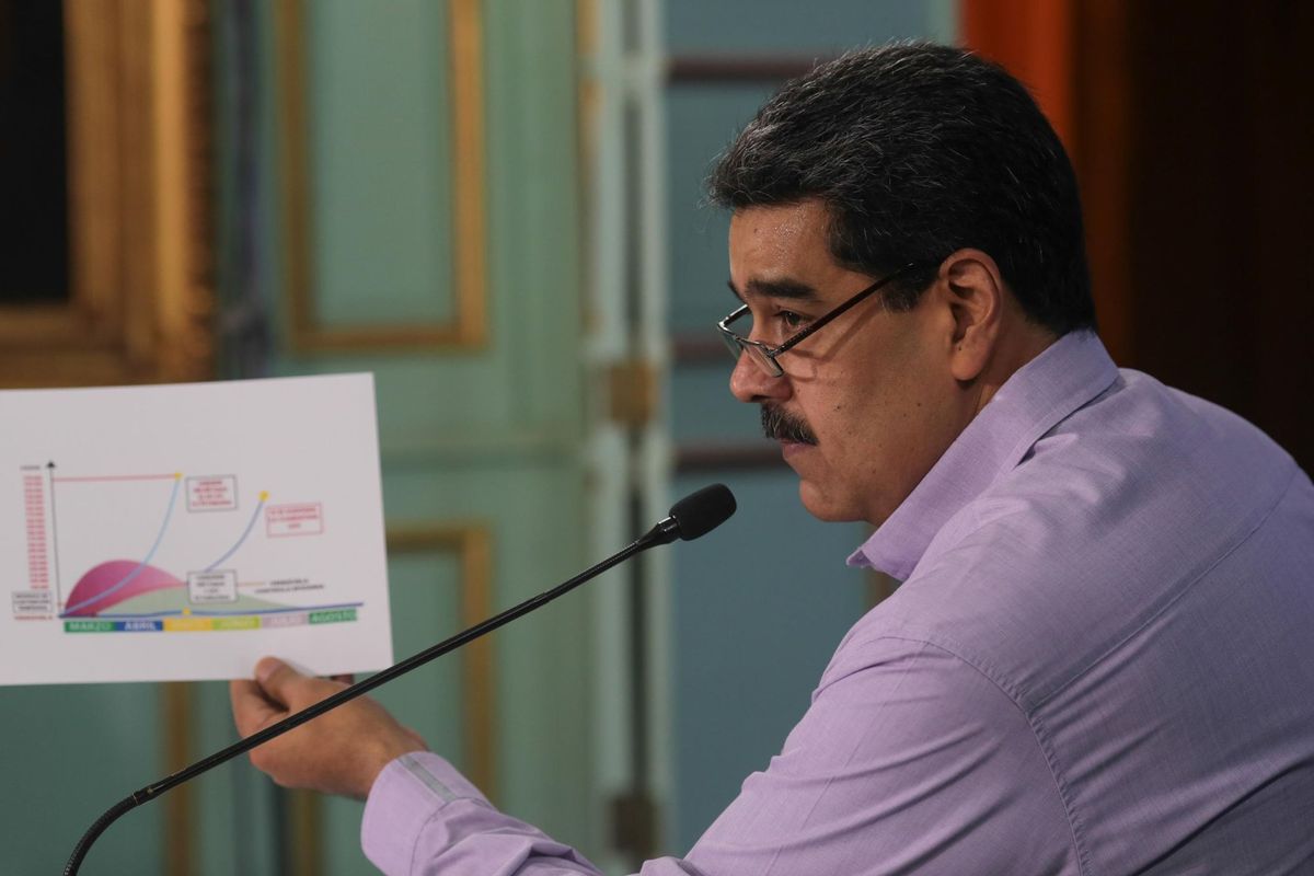 Maduro célèbre l’arrivée d’un 1er pétrolier iranien