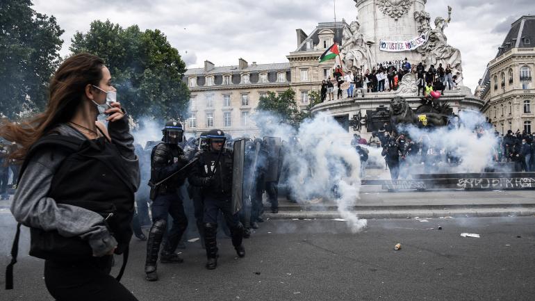 Violences policières : 15 000 manifestants à Paris, 26 interpellations selon la préfecture de police, dispersion du rassemblement