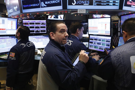 Wall Street grimpe avec l'énergie et les matières premières
