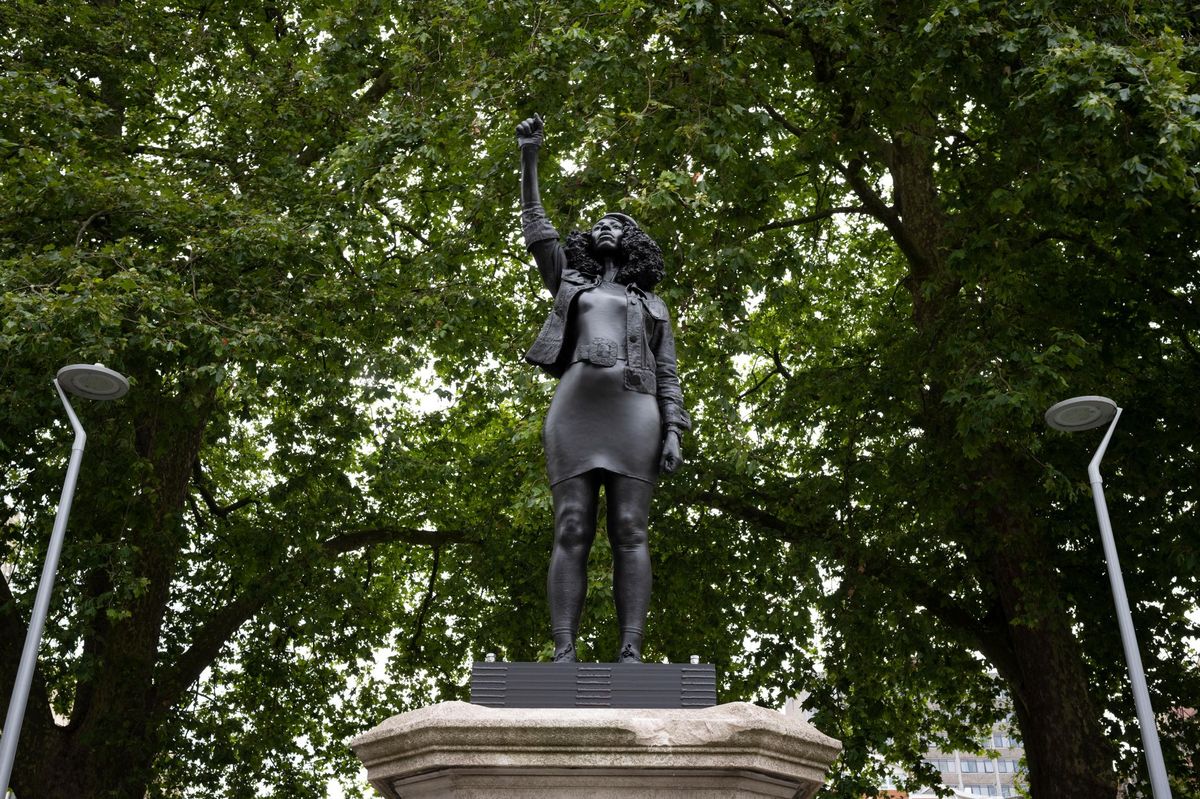 Angleterre: une jeune femme noire à la place d’un esclavagiste