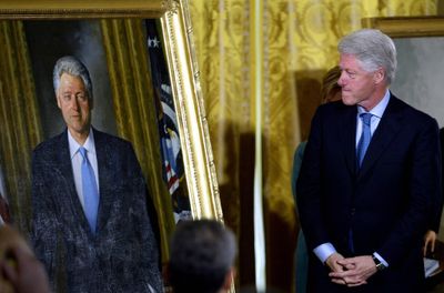 Les portraits de Clinton et Bush bougés à la Maison-Blanche