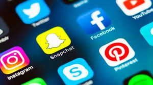 La vidéo virale d’une femme agressée suscite indignation et condamnation