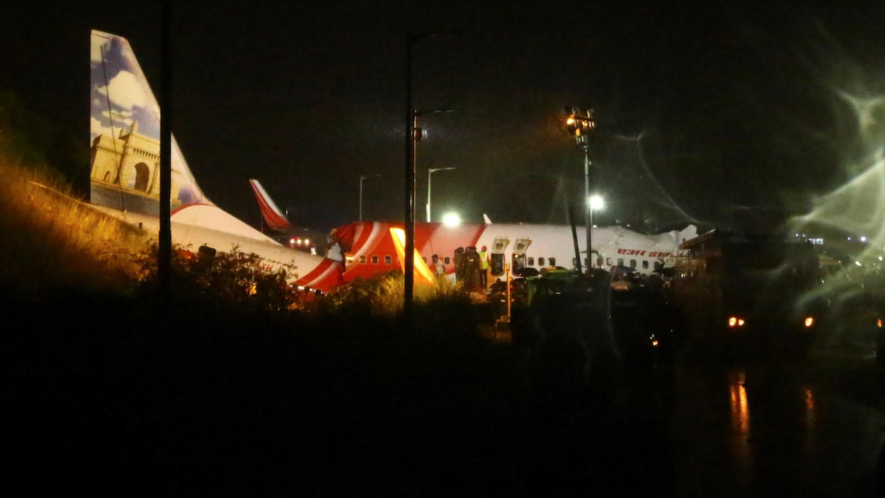 En Inde, un avion sort de la piste à l’atterrissage: 14 morts