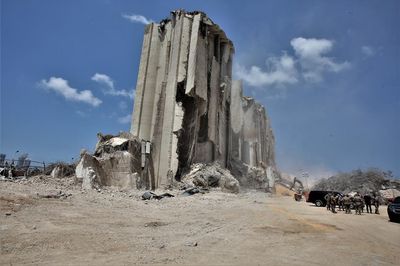 Les hôpitaux de Beyrouth souffrent face au virus et l’explosion