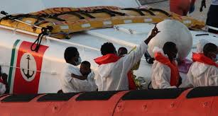 450 migrants débarquent à Lampedusa sur un bateau de pêche