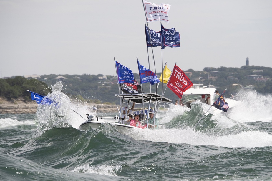 Au Texas, des bateaux soutenant Donald Trump coulent