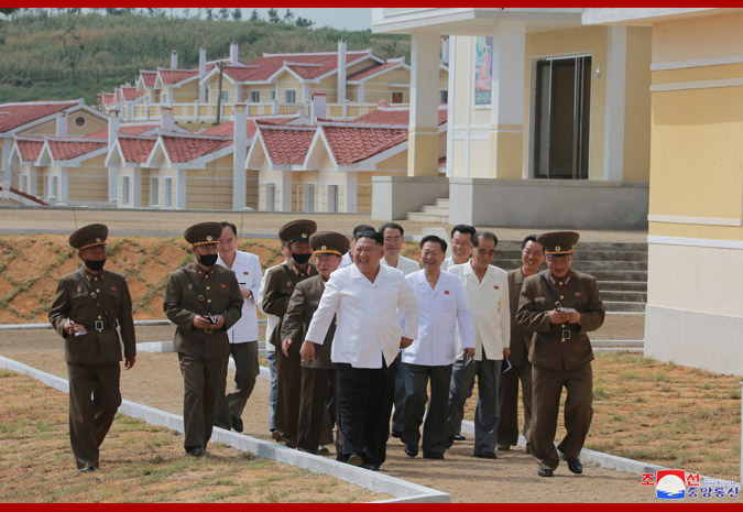 « Réponse au Ciel - la commune réhabilitée après les grandes pluies en Corée du Nord »
