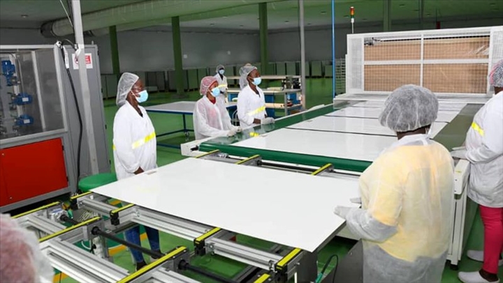 Lancement de la première usine de panneaux solaires en Afrique de l'ouest