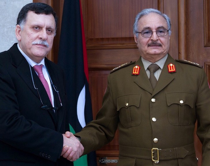 el-Sarraj (g.) et Haftar (photo d'archives)