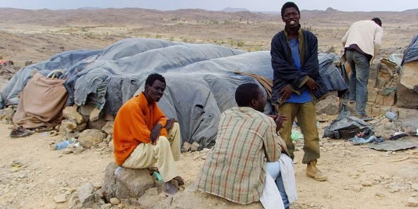 Algérie: le calvaire de migrants et demandeurs d’asile expulsés vers le Niger (document Human Rights Watch)