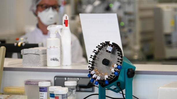 Coronavirus: La France dépasse le seuil d'un million de personnes infectées