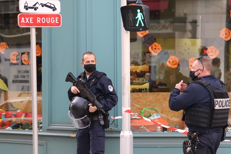Attaque à Avignon: l’assaillant portait la veste d’un groupuscule identitaire