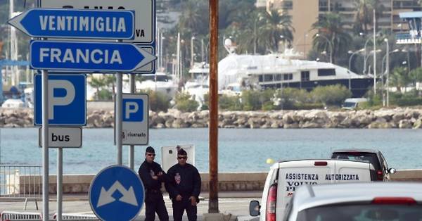 Macron annonce un doublement des forces de sécurité aux frontières
