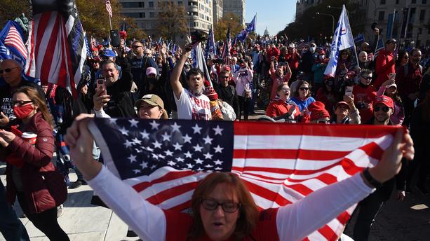 Washington : Des milliers de pro-Trump manifestent contre le « vol » de la présidentielle américaine