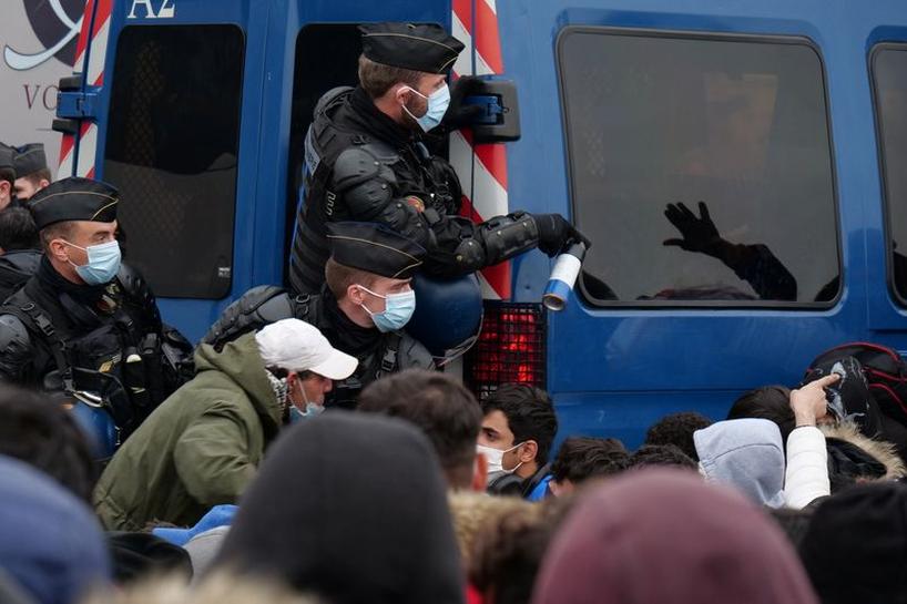 France: Darmanin saisit l'IGPN après la violente évacuation de migrants à Paris