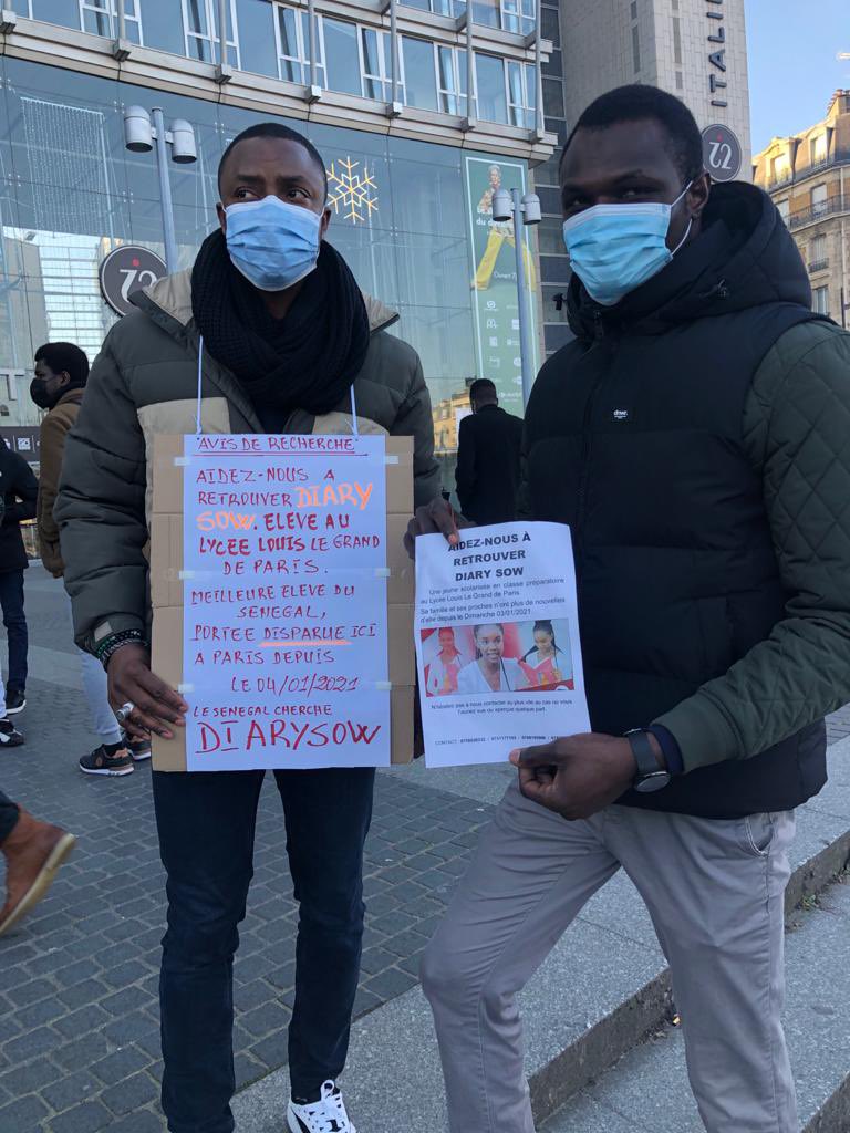 Deux des étudiants sénégalais à Paris mobilisés pour retrouver leur compatriote du Lycée Louis-le-Grand Diary Sow.