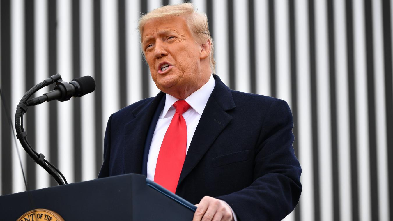 Trump sûr de ne pas être démis de ses fonctions, appelle au calme