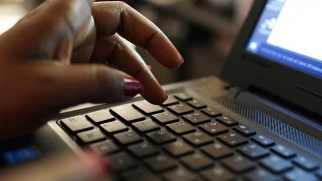 Mise en garde de l’ONU : La pandémie brouille la frontière entre travail et vie privée