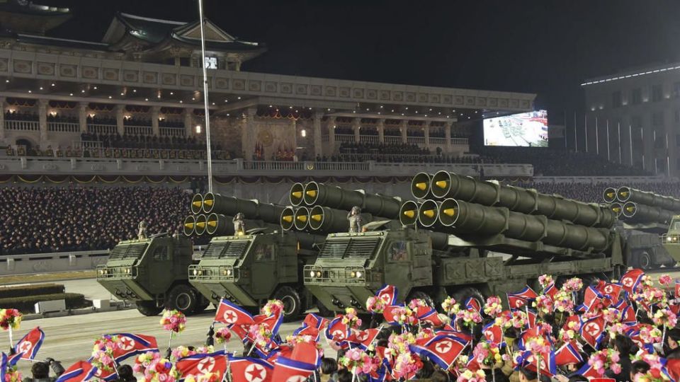 Parade militaire : la Corée du Nord exhibe des missiles balistiques à quelques jours de l’investiture de Joe Biden