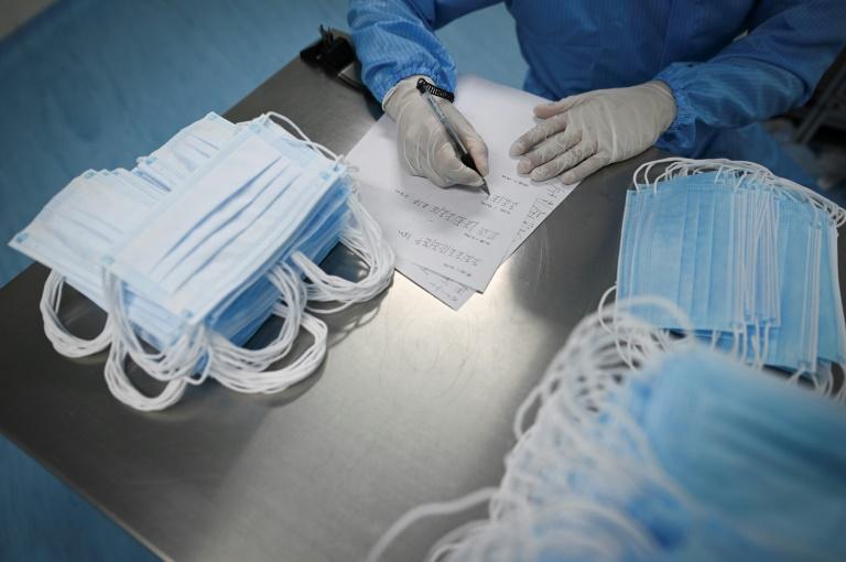 COVID-19 : Plus de 200 milliards de masques exportés par la Chine en 2020