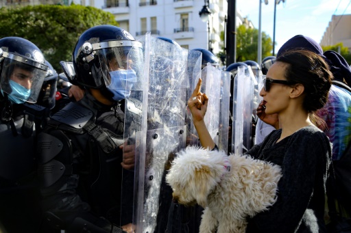 Des centaines de manifestants dans les rues de Tunis contre « l’État policier »