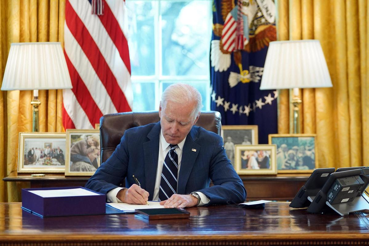 États-Unis : Joe Biden a signé le plan de relance de 1900 milliards de dollars