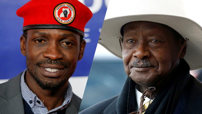 L'opposant Bobi Wine (g) et le président Museveni