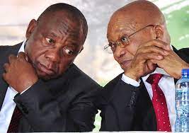 Le président Cyril Ramaphosa (g) et son prédécesseur Jacob Zuma