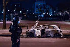 Banlieue lyonnaise : Plusieurs véhicules ont été incendiés lors de violences urbaines