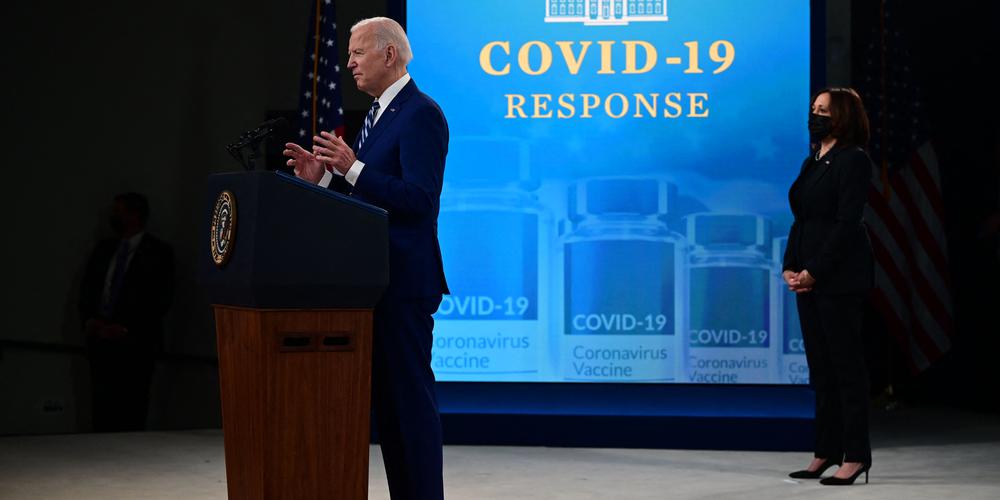 COVID-19 : Biden accélère encore la campagne de vaccination, exhorte à la vigilance