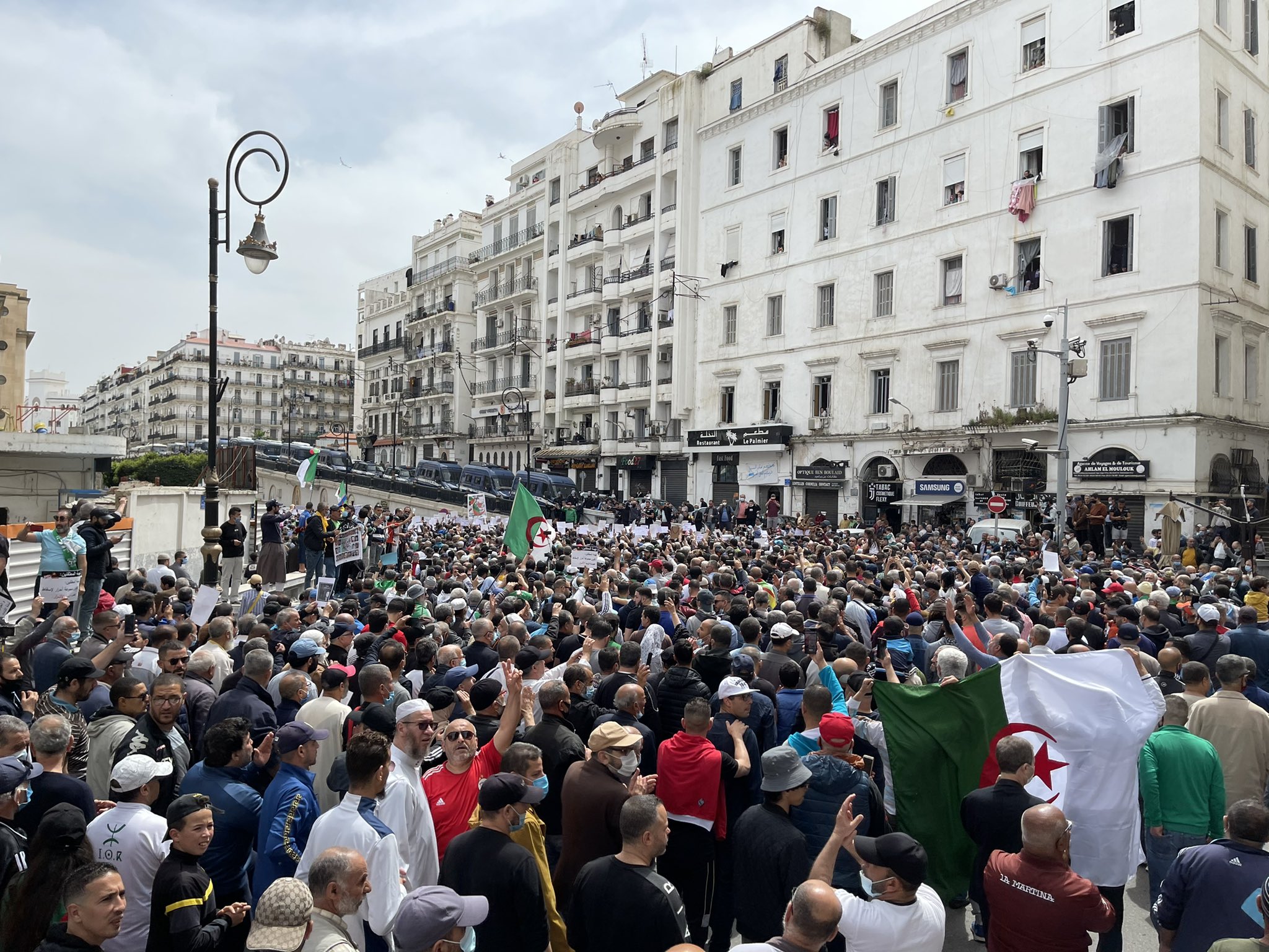 ALGERIE : les manifestants du Hirak restent mobilisés malgré les arrestations