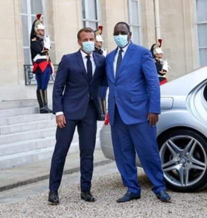 Macky Sall et Emmanuel Macron sur le perron de l'Elysée