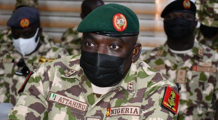 le lieutenant-général Ibrahim Attahiru