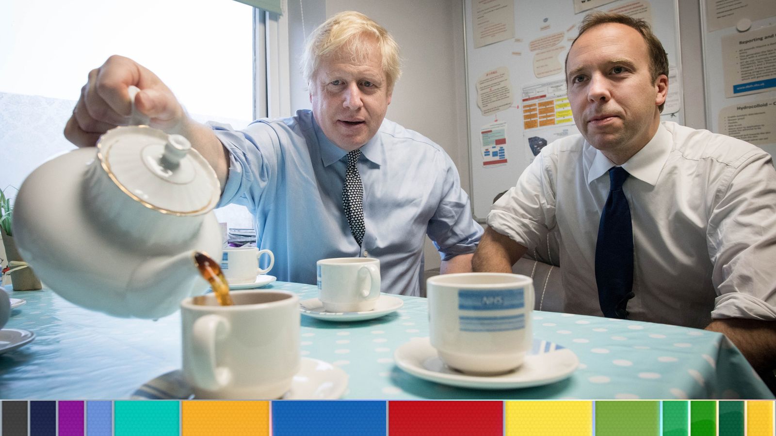 Boris Johnson (g) et son ministre de la Santé Matt Hancock