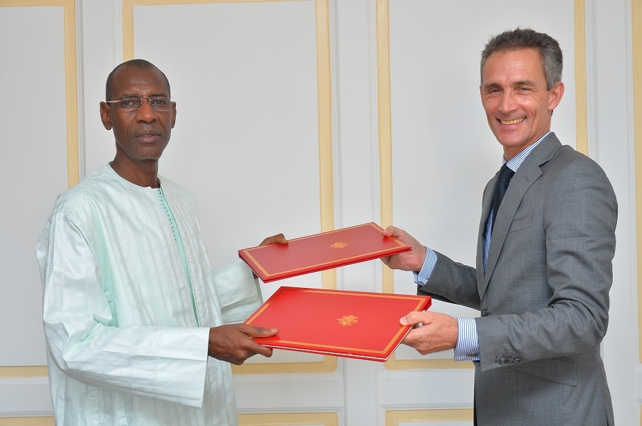 Abdoulaye Daouda Diallo, ministre des Finances et du Budget, et Philippe Lalliot, ambassadeur de France au Sénégal