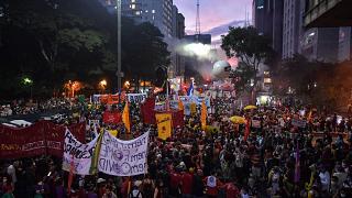 Des dizaines de milliers de Brésiliens manifestent contre Bolsonaro