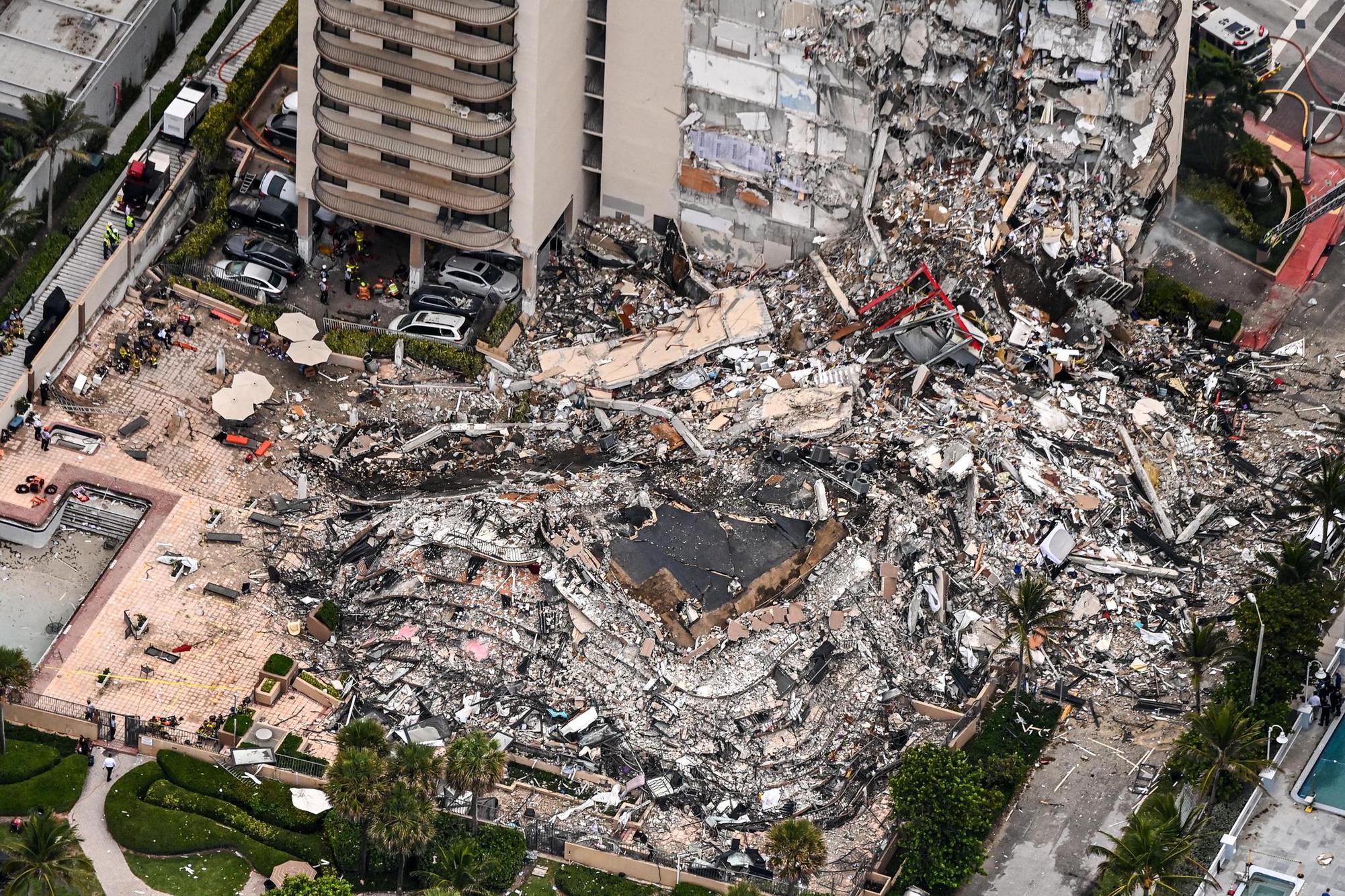 Immeuble effondré en Floride: le reste du bâtiment sera démoli dans la nuit