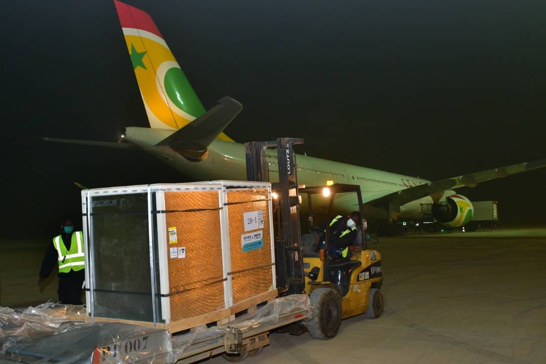 Des lots de vaccins débarqués à l'aéroport Blaise Diagne à Diass