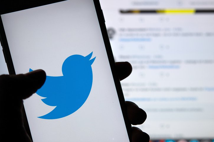 Désinformation : Twitter veut que ses usagers signalent les messages «trompeurs»